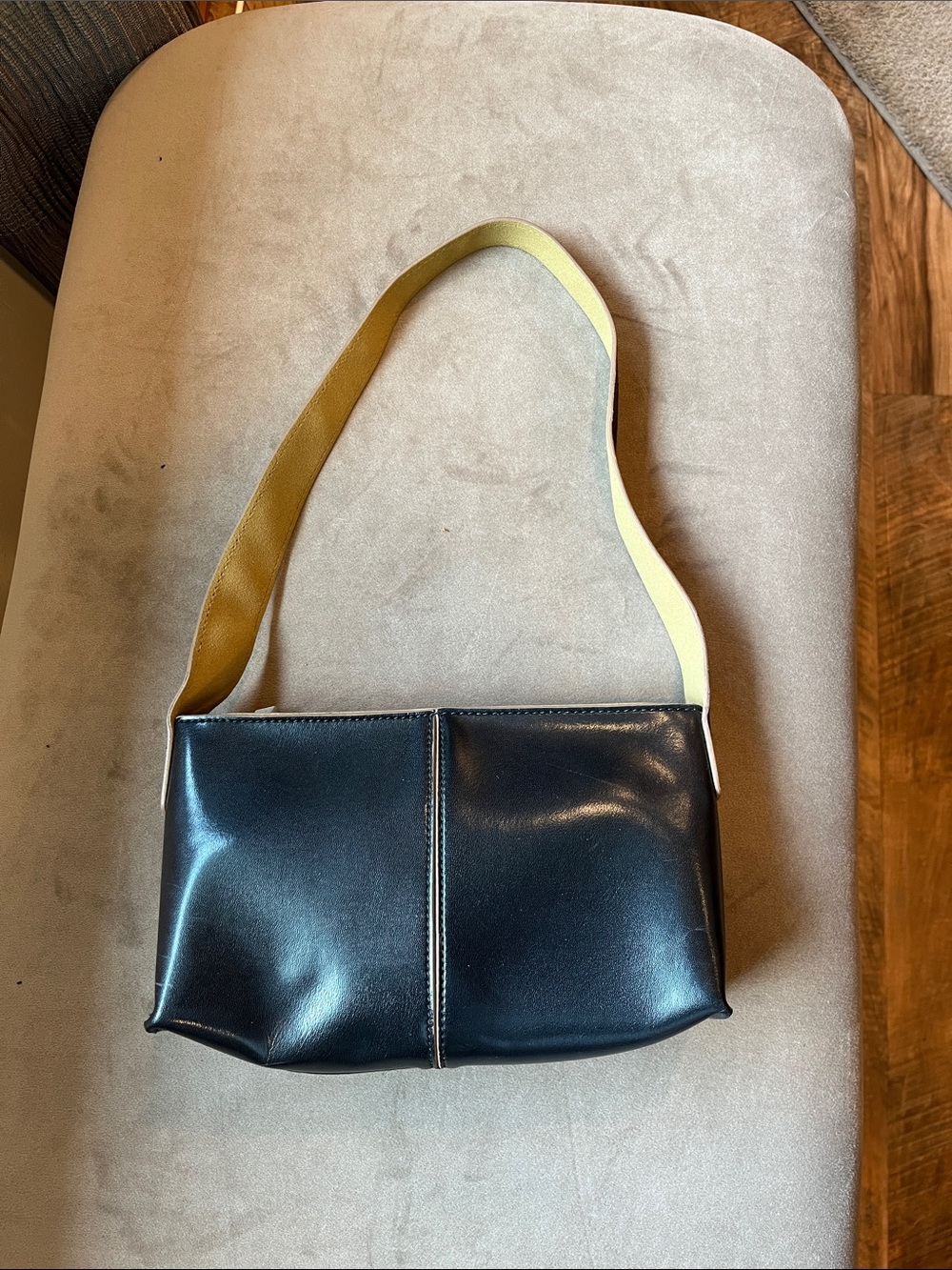 Mondani Black Shoulder Bag